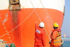 400,000-ton Super Large P79 FPSO Delivery