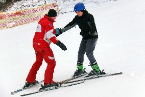 Ukrainian war veterans visit adaptive skiing training session in Kyiv