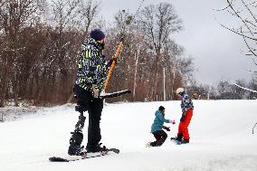 Ukrainian war veterans visit adaptive skiing training session in Kyiv