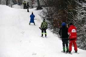 Ukrainian war veterans visit adaptive skiing training session in Kyiv