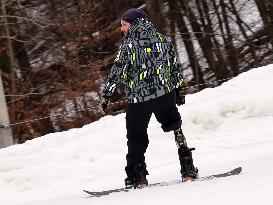 Ukrainian war veterans visit adaptive skiing training session in Kyiv