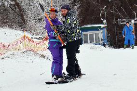 Ukrainian war veterans visit adaptive skiing training session in Kyiv