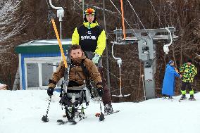 Ukrainian war veterans visit adaptive skiing training session in Kyiv