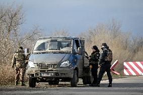 Ukrainian police officers at roadblock in Zaporizhzhia region