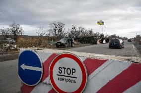Ukrainian police officers at roadblock in Zaporizhzhia region