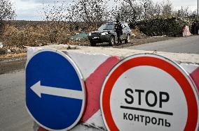 Ukrainian police officers at roadblock in Zaporizhzhia region