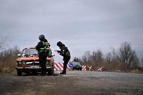 Ukrainian police officers at roadblock in Zaporizhzhia region