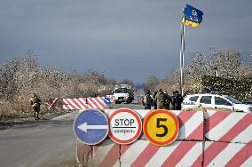 Ukrainian police officers at roadblock in Zaporizhzhia region