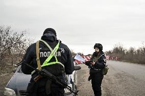 Ukrainian police officers at roadblock in Zaporizhzhia region