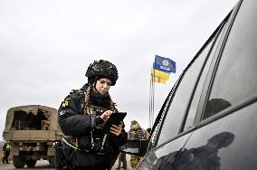 Ukrainian police officers at roadblock in Zaporizhzhia region