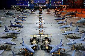 Iranian Army Held A Ceremony For The Delivery Of 1000 Drones