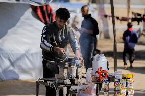 The Daily Life of Palestinian Displaced - Gaza