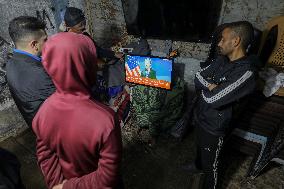 Displaced Residents Follow the News - Gaza