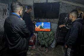 Displaced Residents Follow the News - Gaza