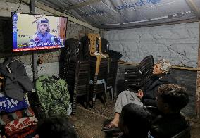 Displaced Residents Follow the News - Gaza