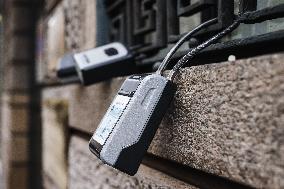 Key Boxes For Remote Check-in Of Hotels, B&b And Apartments Destined To Short Rentals On Platforms Like Airbnb And Booking In Mi