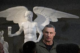 Exhibition of Ukrainian sculptor Anatolii Kushch opens in Kyiv