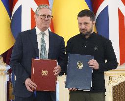 Ukraine-Britain 100-year treaty