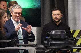 Volodymyr Zelenskyy and Keir Starmer inspect Ukrainian-made drones