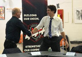 Justin Trudeau Meets with Unifor Local 444 in Windsor - Canada