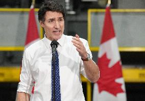 Justin Trudeau Meets with Unifor Local 444 in Windsor - Canada