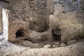 Biggest Ever Private Bathhouse Found - Pompeii