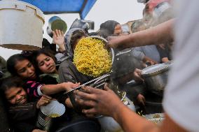 Waiting For Food In Gaza