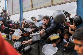 Waiting For Food In Gaza