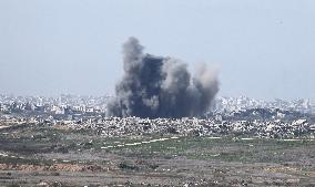Heavy smoke rises over north Gaza a day before ceasefire