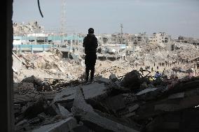 Displaced Palestinians Start To Return Their Houses - Gaza