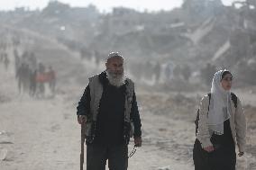 Displaced Palestinians Start To Return Their Houses - Gaza