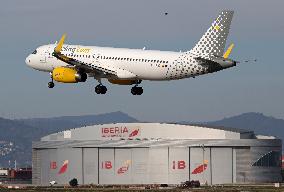 Diverse aircraft landing in Barcelona