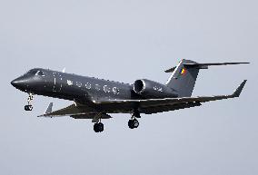 Diverse aircraft landing in Barcelona