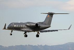 Diverse aircraft landing in Barcelona