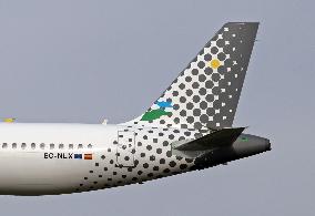 Diverse aircraft landing in Barcelona