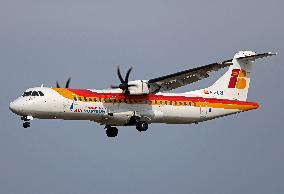 Diverse aircraft landing in Barcelona