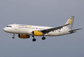 Diverse aircraft landing in Barcelona