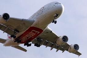 Diverse aircraft landing in Barcelona