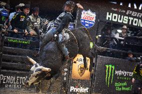 Michelob Ultra PBR: Unleash The Beast At Houston Toyota Center