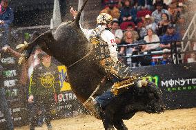 Michelob Ultra PBR: Unleash The Beast At Houston Toyota Center