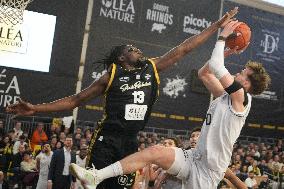 Basketball - La Rochelle V Paris