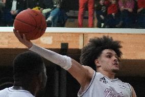 Basketball - La Rochelle V Paris