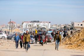 Displaced Residents Return To Their Homes After Over A Year Of Conflic - Gaza