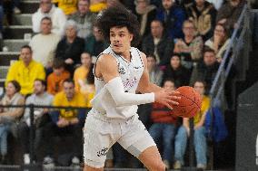 Basketball - La Rochelle V Paris