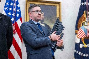 President Trump signs executive orders, inldugin J6 pardons and a delay on TikTik ban