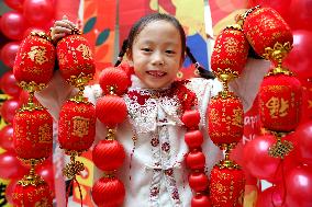 Children Learning Folk Customs to Welcome Chinese Lunar New Year