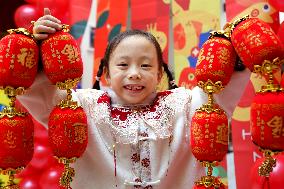 Children Learning Folk Customs to Welcome Chinese Lunar New Year