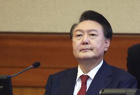 Impeached S. Korean president attends court hearing