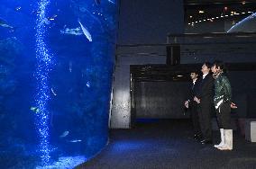 Japan crown prince visits aquarium