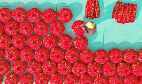 Red Lantern Supply in the Spring Festival Market